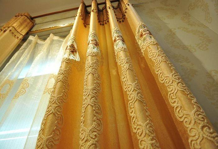 3、絲綢窗簾.jpg